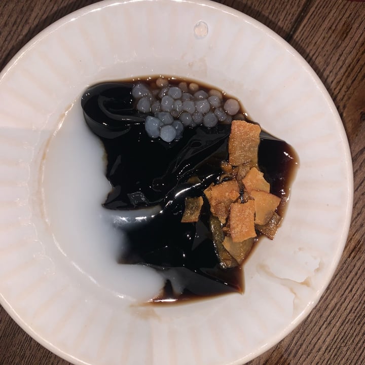 photo of Vegito Vegetarian Restaurant Grass Jelly And Coconut Milk Dessert shared by @tiascaz on  21 Aug 2022 - review