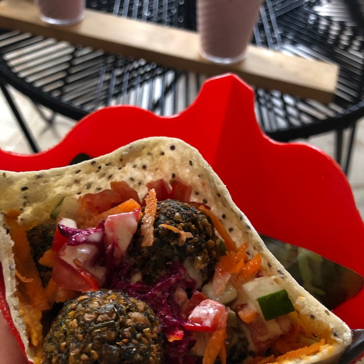review photo of Apus.falafel Sandwich de falafel shared by @babyvegannn on 12 Aug 2022 - review