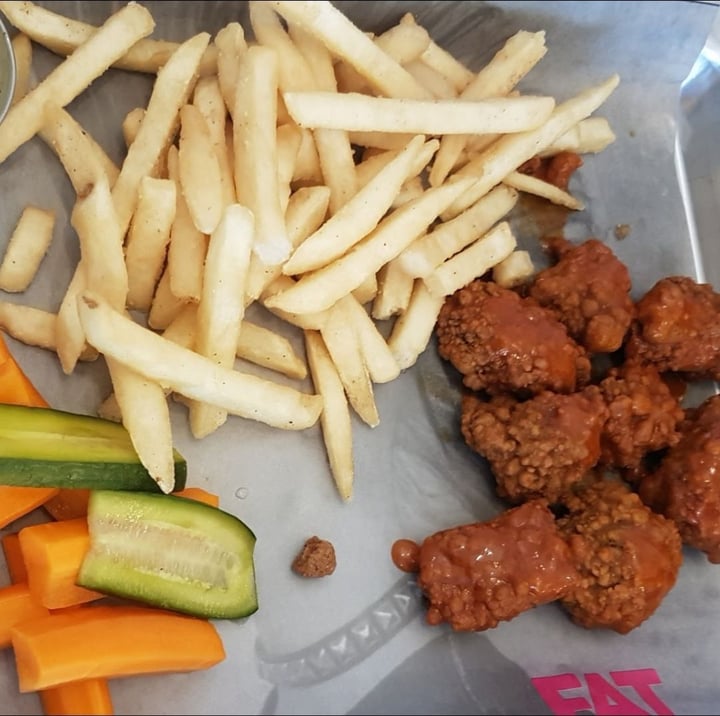 photo of Fat Vegan Alitas shared by @virigf on  19 Mar 2020 - review