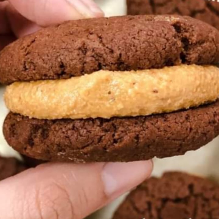 photo of Narcisa Vegan Bakery Chocolate & Peanut Butter Sandwich Cookie shared by @jcarlos1 on  10 Jul 2022 - review