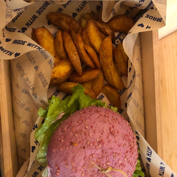 review photo of Flower Burger Cherry Bomb shared by @fede8 on 01 Apr 2022 - review