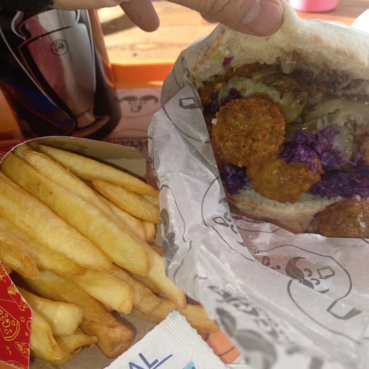 photo of Veggie Medio Oriente Combo Falafel shared by @yanivegan04 on  16 Aug 2022 - review