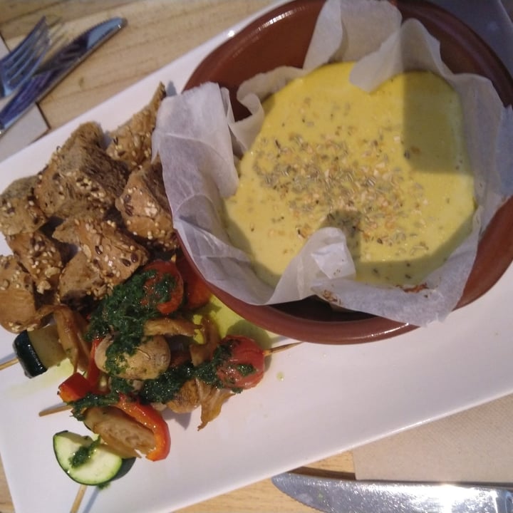 photo of Restaurante Alive Vegan cheese fondue shared by @dorian_hyde on  01 May 2021 - review