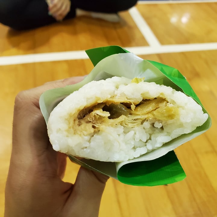 photo of 7-Select Taiwanese Onigiri with Plant-Based Meat Pork Floss, Dried Dough Stick and Sticky Mustard Tuber shared by @moosewong on  02 Sep 2021 - review