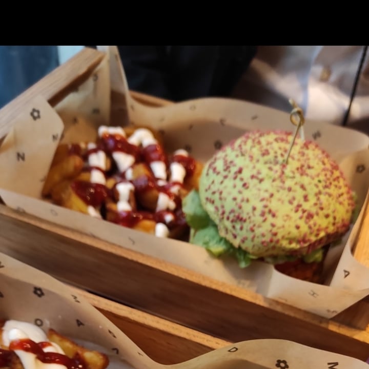 photo of Flower Burger Elf Burger shared by @niklabelloli1 on  25 Jul 2022 - review