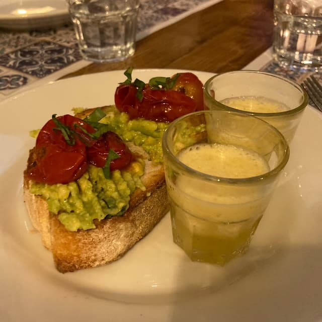 Photo of the dish “Bruschetta avocado e pomodorini”