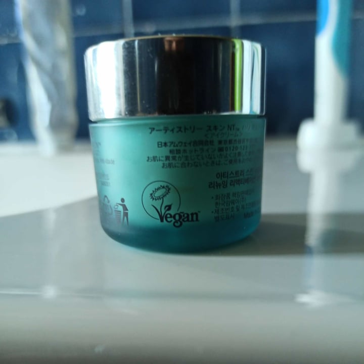 photo of Artistry Reactivating Eye Cream shared by @guizzo on  11 Jun 2022 - review