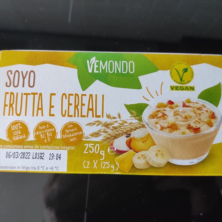 photo of Vemondo Yougurt Soyo Frutta E Cereali (Fruit & Cereals) shared by @fernandoveganboccia on  02 Feb 2022 - review