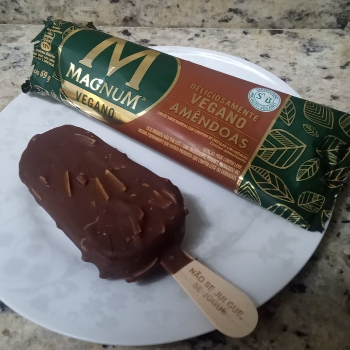 photo of Magnum Vegano De Amêndoas shared by @camilaesteves on  26 May 2022 - review