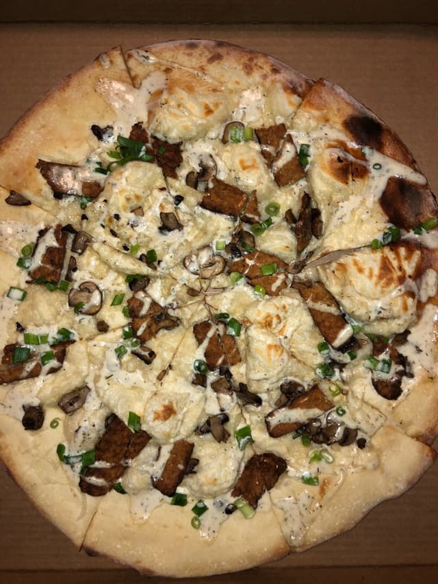 Foto del piatto “Vegan Bacon Ranch Mushroom Pizza”