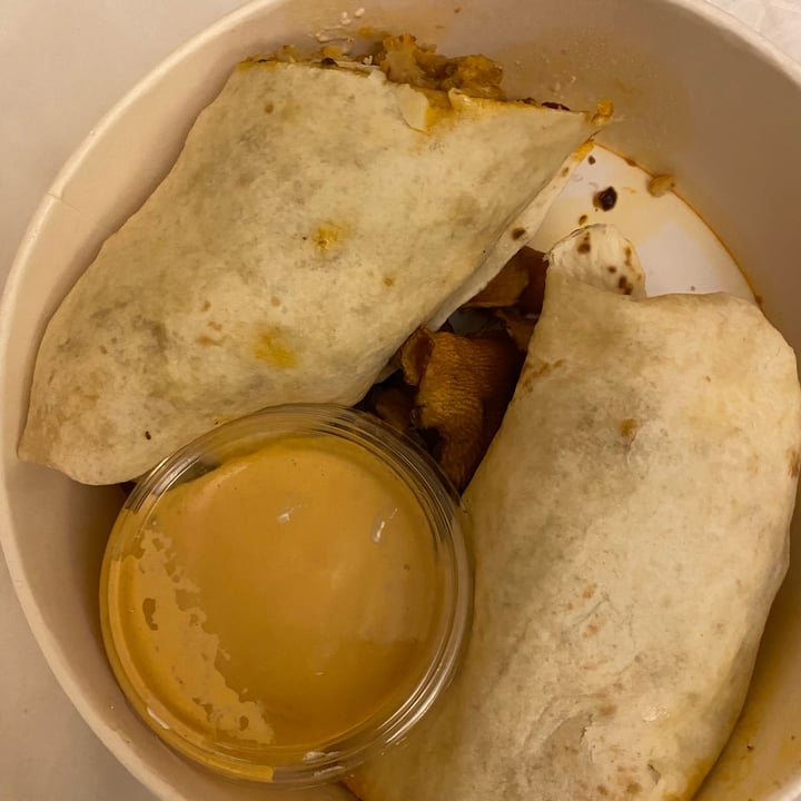 review photo of Botanica Lab Cucina burrito Con Cavolfiore, "formaggio" Morbido, Insalata Fresca, Salsa Romanesco, Chips Di Topinanbur shared by @turbolenta on 06 Jan 2023 - review