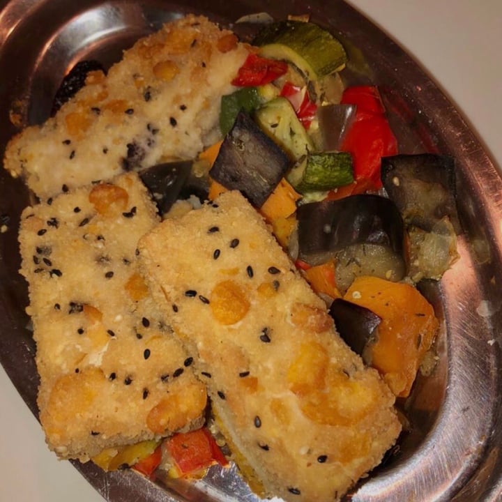 photo of Casa Vegana Tofu crispy con vegetales shared by @magicvegan on  13 Aug 2021 - review