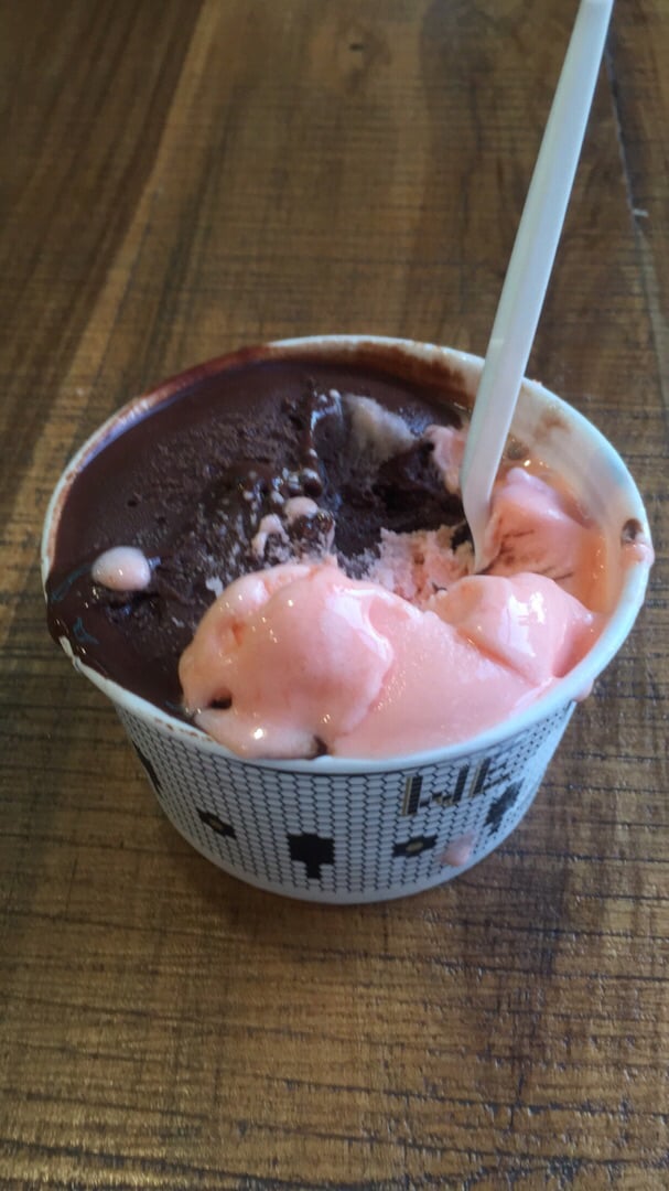 photo of Lucciano's Helado Dark 72% Y Frutales shared by @lorayne26 on  15 Apr 2020 - review