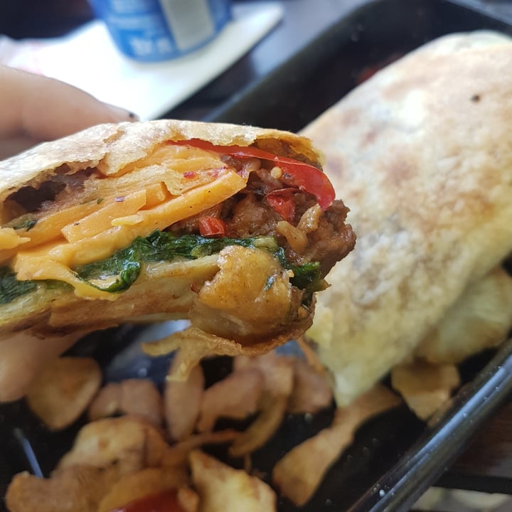 photo of Williamsburg Beyond meat burrito shared by @mirianmaza on  10 Dec 2021 - review