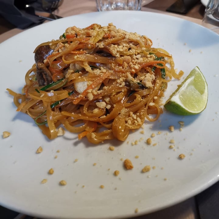 photo of La Tecia Vegana Pad Thai shared by @valentinafedi on  10 Apr 2022 - review