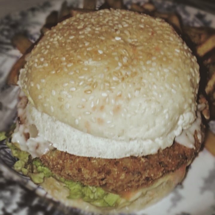 review photo of NUVE - Vegan Food & Music Hamburguesa shared by @ecologiainfo on 04 Dec 2021 - review