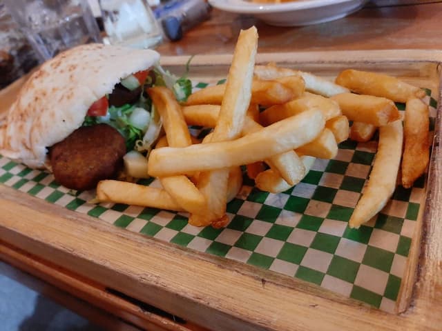 Foto del plato “Pita Veggie Sandwich”