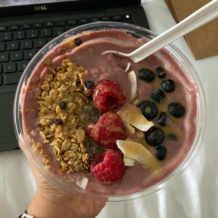 photo of goodvibes juice co. Cherry Bomb Smoothie Bowl shared by @claradead on  30 Mar 2022 - review