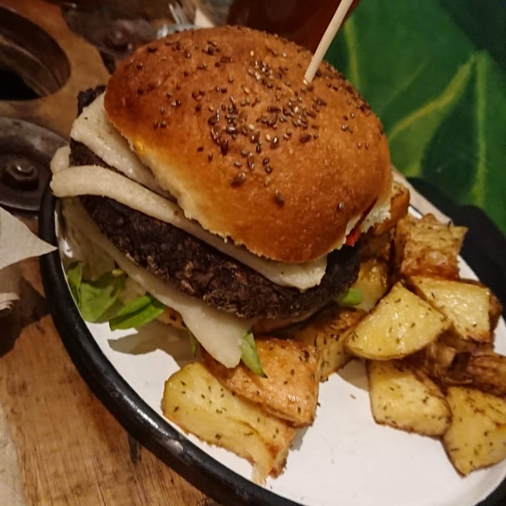 photo of Estilo Veggie Hamburguesa con Papas shared by @m4rtii on  22 Jan 2021 - review