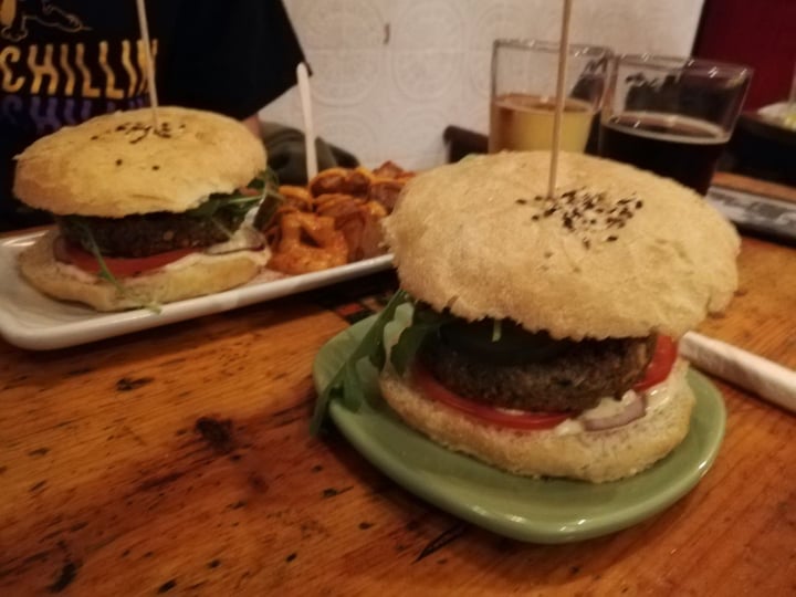 photo of VeganCatBar Burger shared by @nrabaneda on  26 Jun 2019 - review
