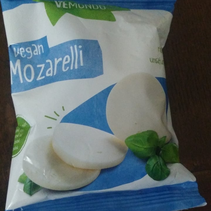 photo of Vemondo Vegan Mozarelli shared by @simonav21 on  07 Aug 2021 - review