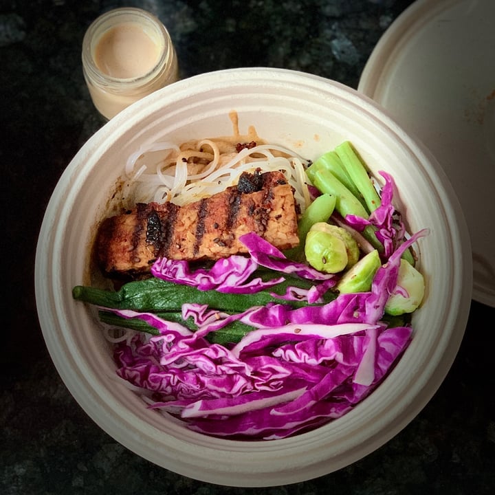 review photo of Hungry Alien Bali Bowl with Peanut Sauce shared by @veganosaurus on 11 Jul 2022 - review