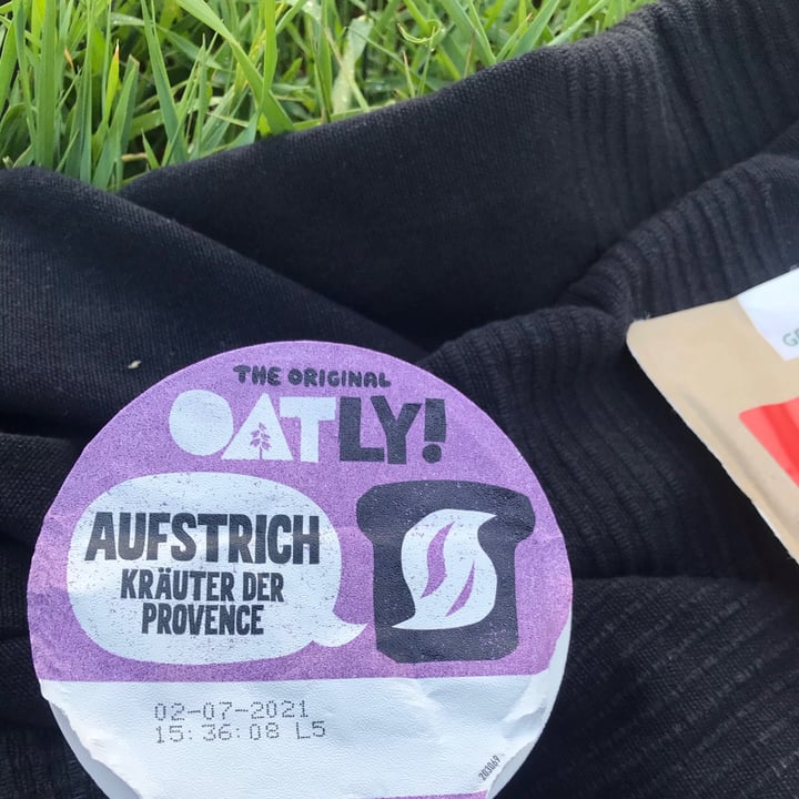 photo of Oatly Aufstrich Kräuter der Provence shared by @heartshpdbox on  10 Jun 2021 - review