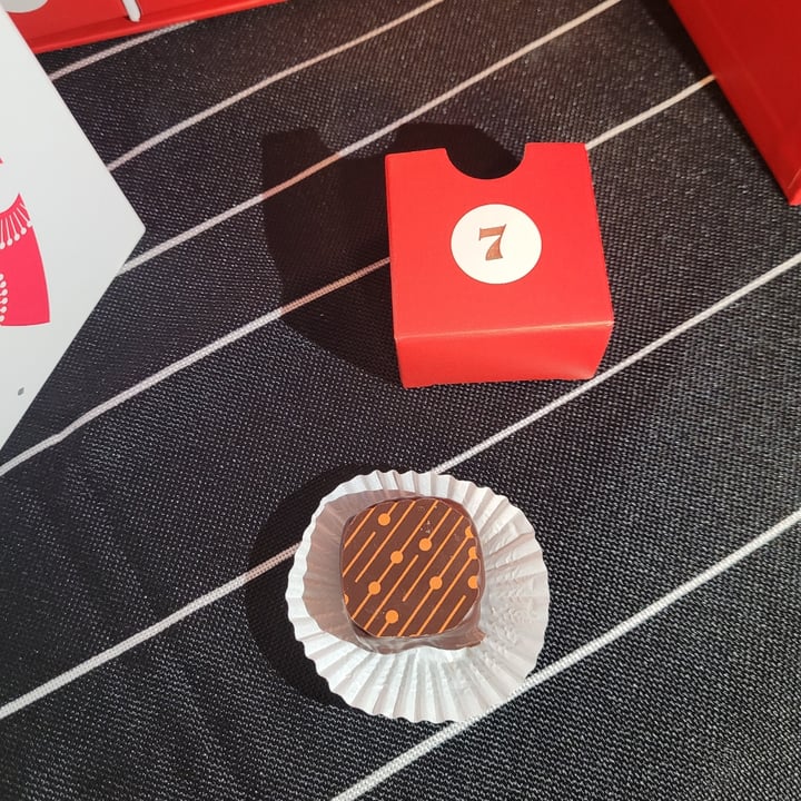 review photo of Cocoa Love Tangerine Pistachio shared by @veganonvanisle on 10 Dec 2021 - review