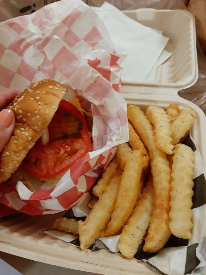 photo of COMET 984 - 50's Diner Beyond Meat burger and fries shared by @robertina on  27 Mar 2020 - review