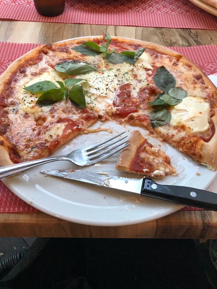 photo of Brunos Pizza Kurier Interlaken Pizza , Lifer Dinst, Kurier Pizza Interlaken Mamma Mia vegetarian pizza shared by @carrie on  18 Sep 2018 - review