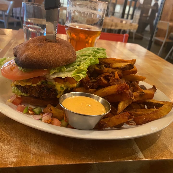 photo of MeeT in Yaletown Mucho Gusto Burger shared by @becs10 on  18 Jun 2021 - review