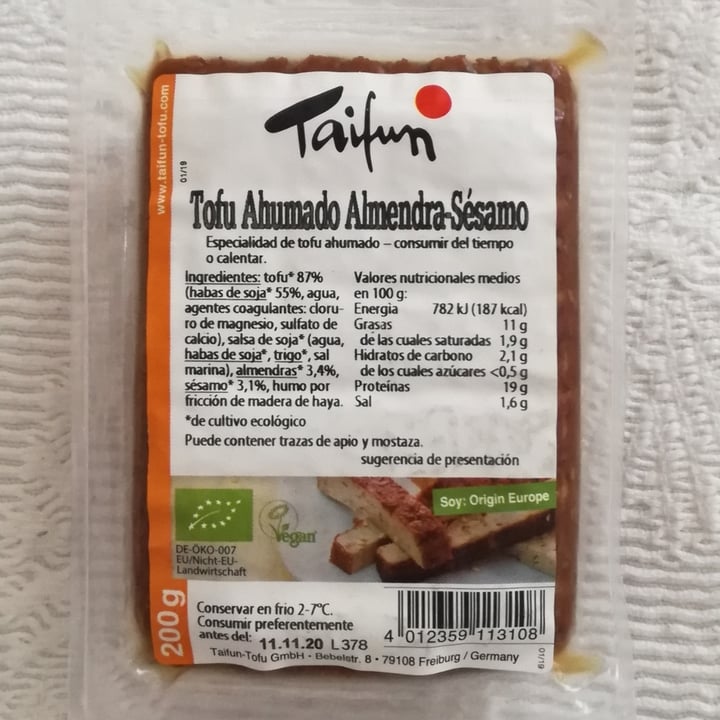 photo of Taifun Tofu Ahumado Almendra-Sésamo shared by @vegan-vegan on  06 Oct 2020 - review