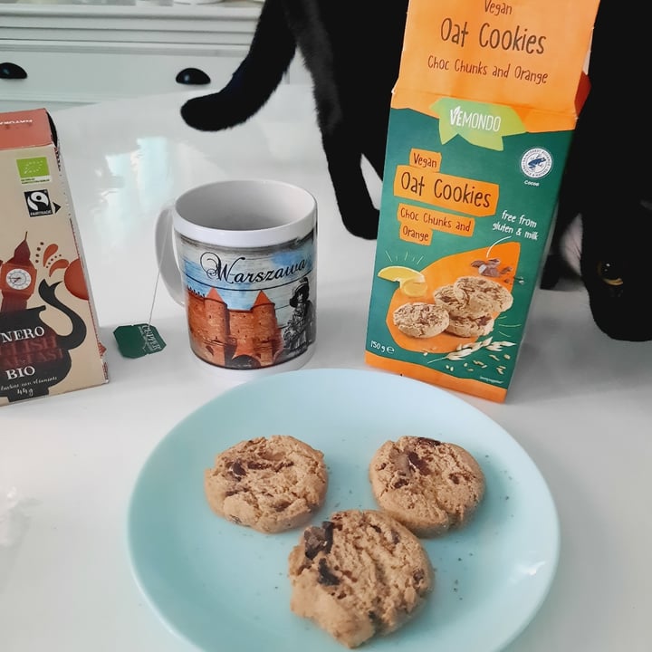 photo of Vemondo Vegan Oat Cookies Choc Chunks And Orange shared by @acilegna on  05 Mar 2022 - review
