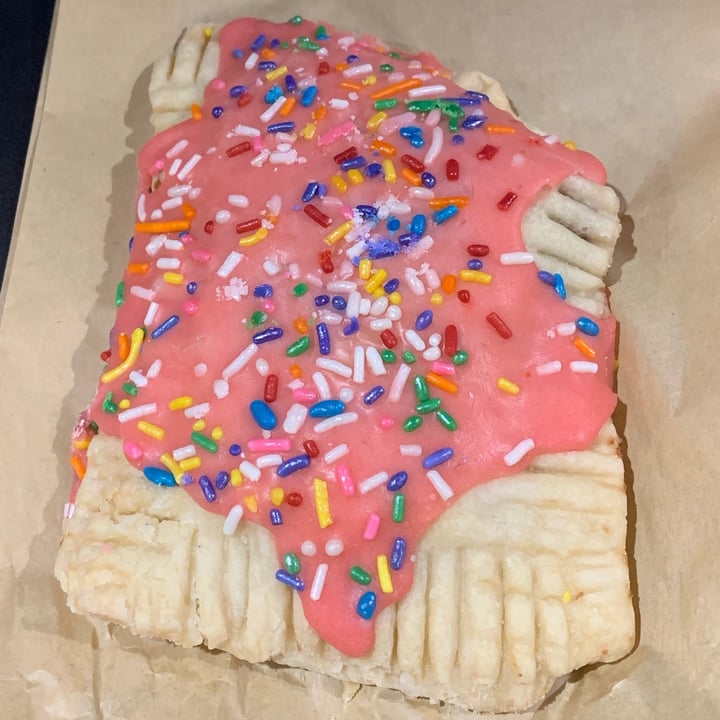 photo of Reverie Bakeshop Strawberry Pop Tart shared by @fairyprincess on  22 Jan 2021 - review