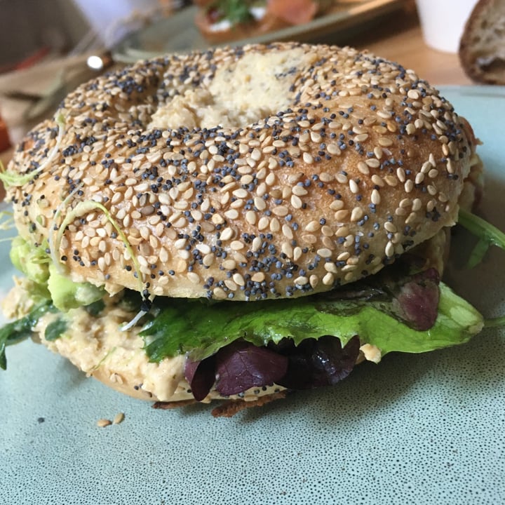 review photo of KITCHEN Bagel Veggie hummus avocat shared by @jcap12 on 26 Jul 2020 - review