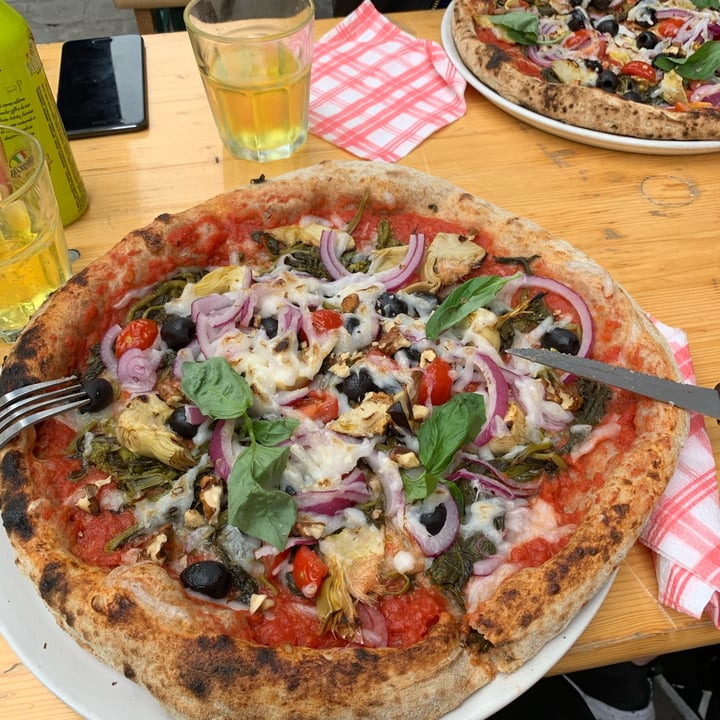 photo of La Bottega della Pizza Vegan Pizza shared by @roxybru on  26 Sep 2021 - review