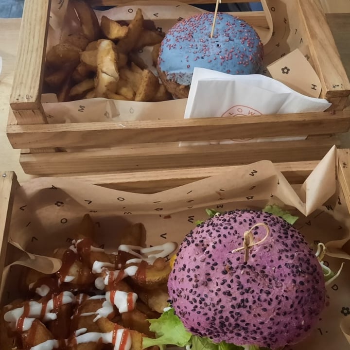 photo of Flower Burger I Puffi Ed. Lim. shared by @vegnanna02 on  11 Apr 2022 - review