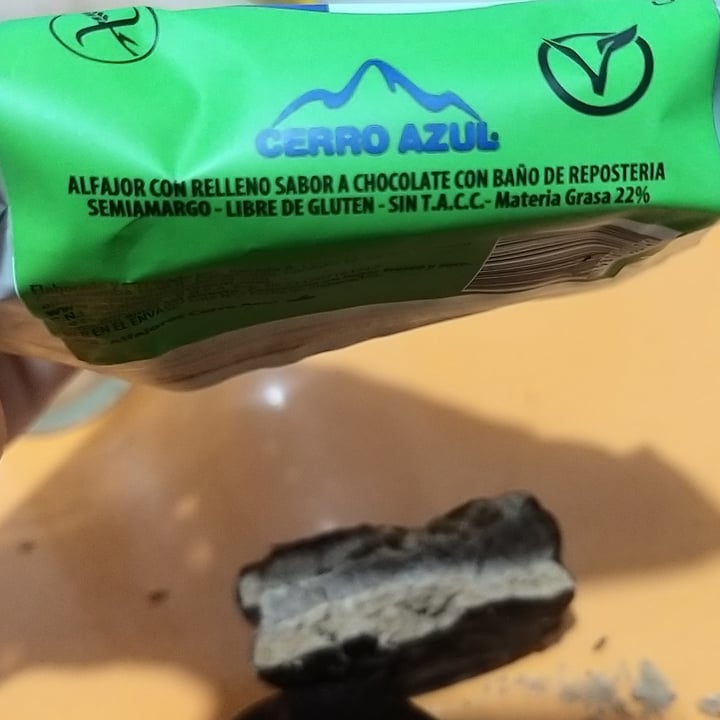 photo of Cerro Azul Alfajor Mousse de Chocolate shared by @gabeee on  02 Apr 2022 - review