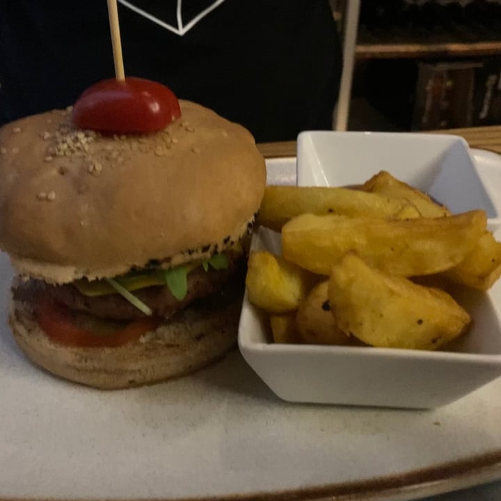 photo of Teresa Carles Hamburguesa plant based con patatas shared by @saruchy on  13 Jun 2021 - review