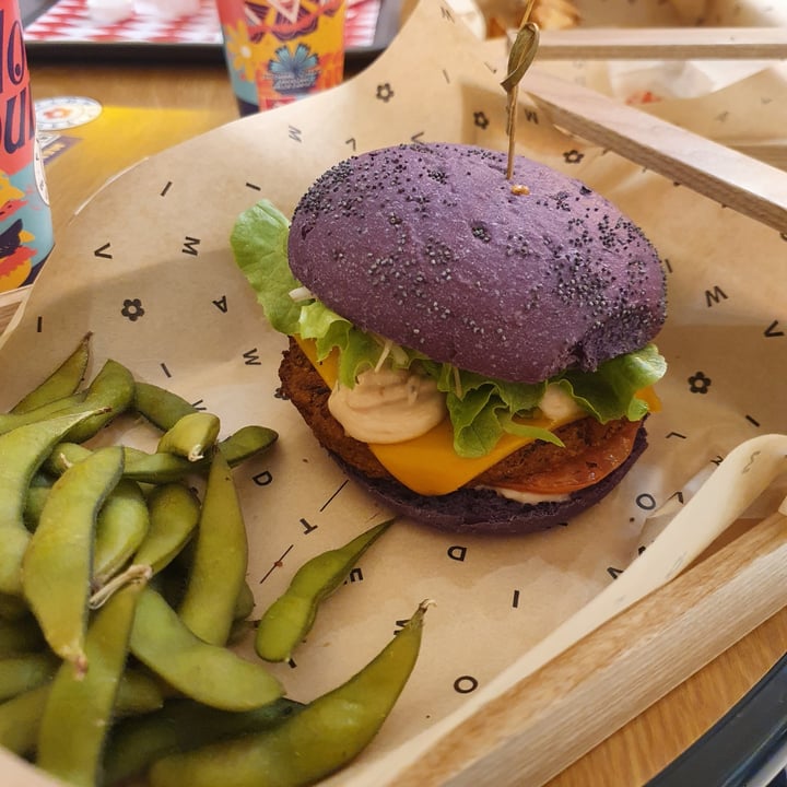 photo of Flower Burger Cherry Bomb shared by @eleonora93 on  27 Apr 2022 - review