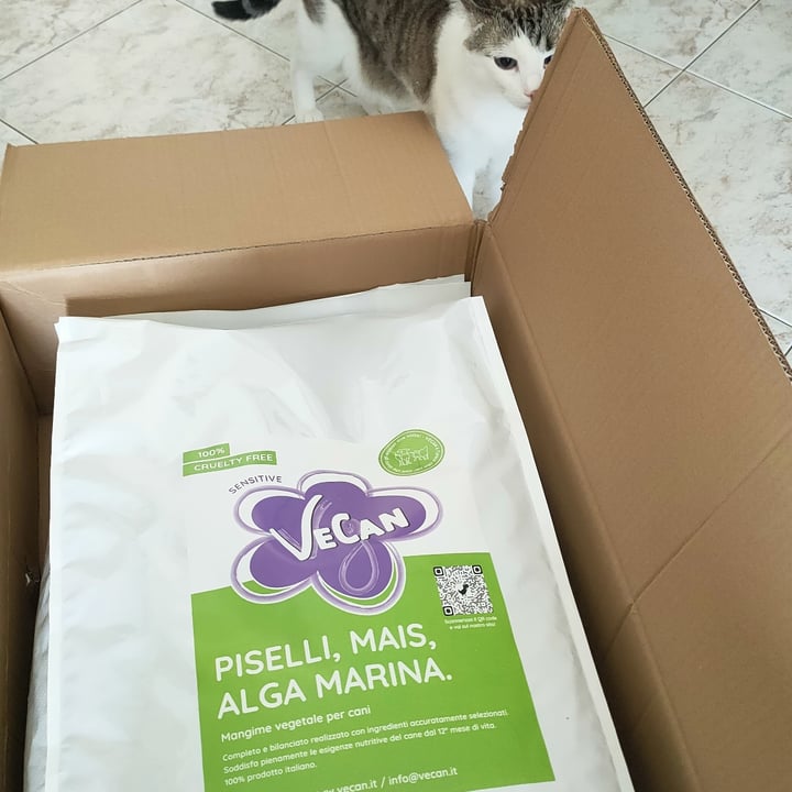 photo of VeCan cibo per animali domestici shared by @rebenap on  26 Aug 2022 - review