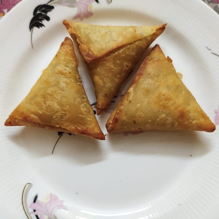 review photo of Goeld Vegetable samosa shared by @anitapokhriyal on 28 Mar 2022 - review