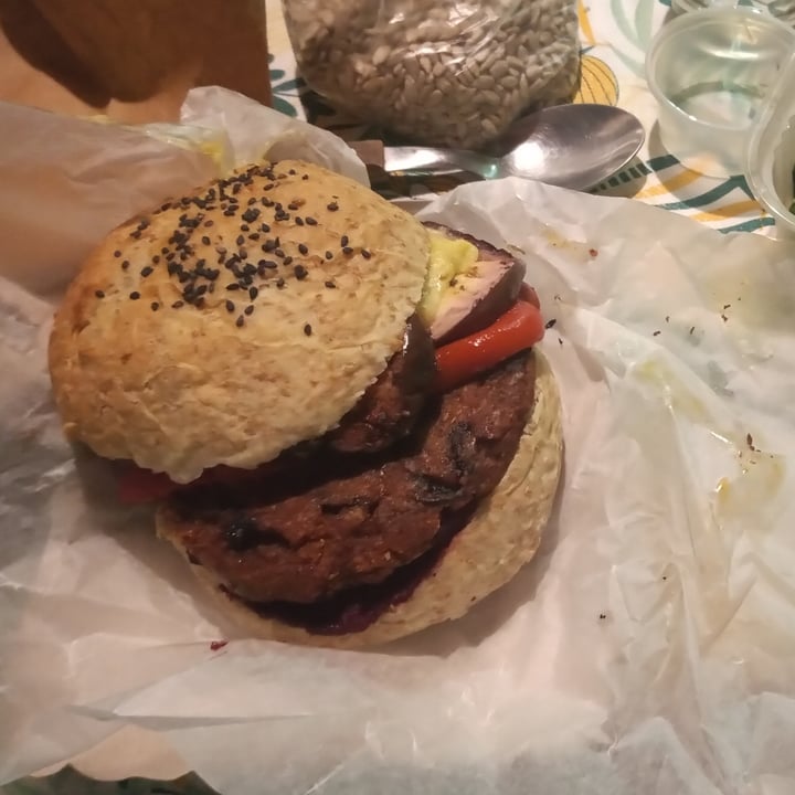 photo of Oso Blanco café de especialidad Hamburguesa shared by @candemecqui on  11 Sep 2021 - review