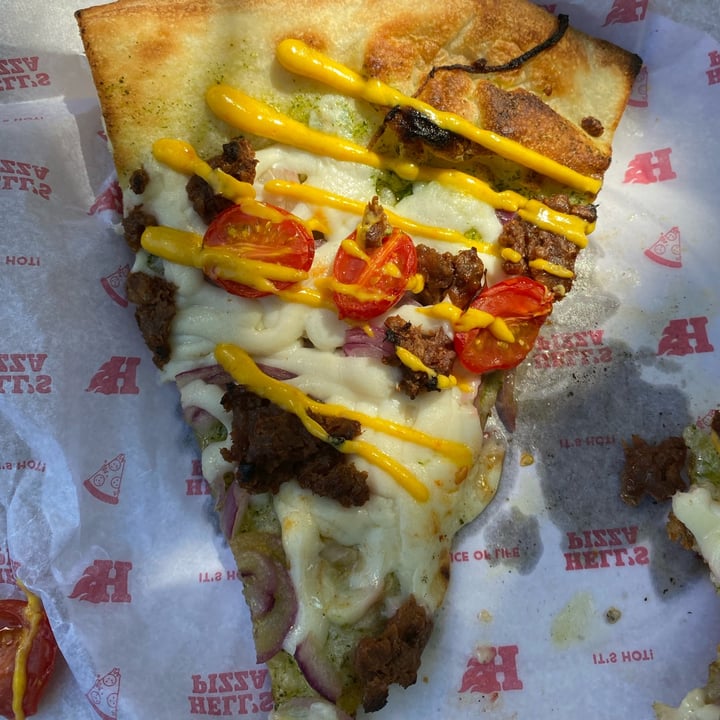 photo of Hell's Pizza Lomitas Not Guilty Pizza shared by @luddferreira on  11 Mar 2022 - review