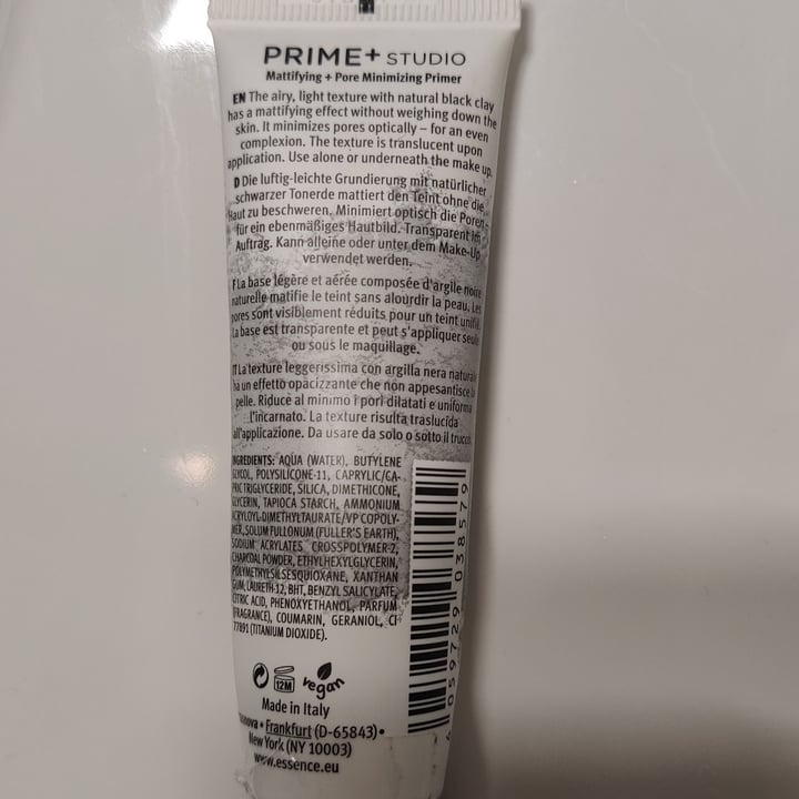 photo of Essence  Primer opacizzante shared by @aletofulover on  20 Apr 2022 - review