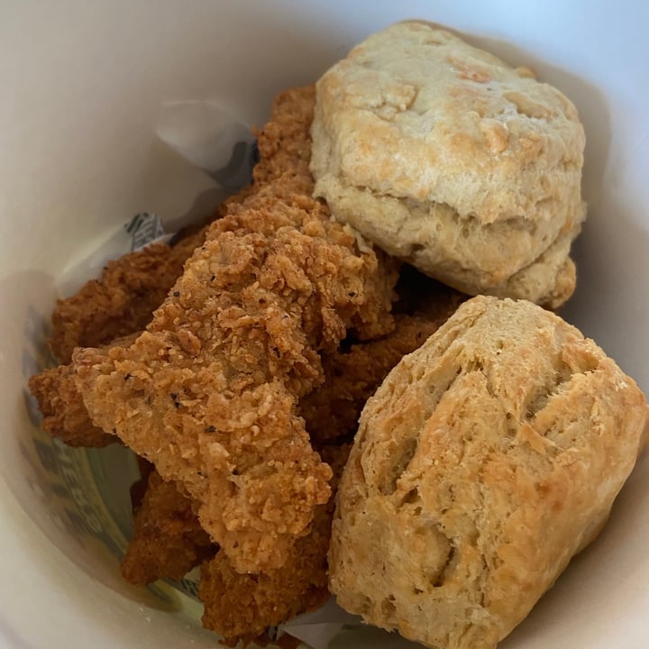 photo of Herbie Butcher's Fried Chicken Large Fried chicken bucket shared by @earthlingab on  21 May 2021 - review