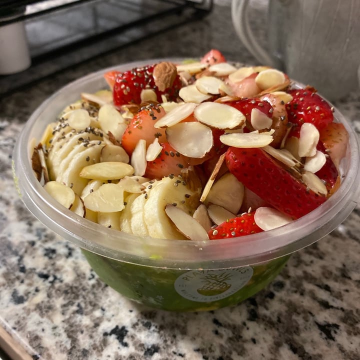 photo of Playa Bowls Pacific - Green Bowl (Sub Vegan Granola And Agave For Honey) shared by @veggietaco on  12 Aug 2020 - review