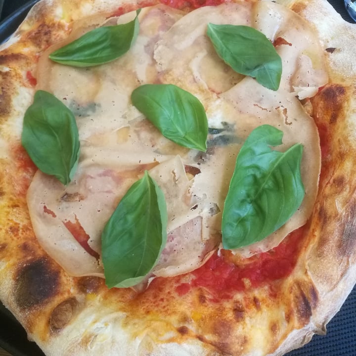 photo of Pizzeria "I Partenopei" Brescia CoFu veg shared by @mauuu on  20 Jun 2022 - review