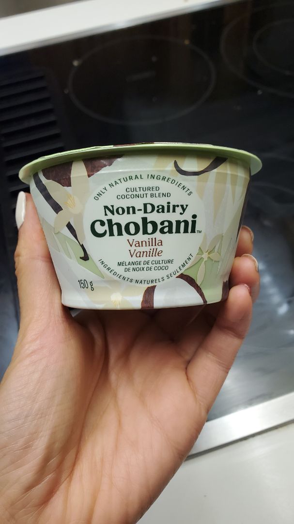 review photo of Chobani Coconut Non-Dairy Blend Vanilla Yogurt shared by @wafflerica on 23 Jan 2020 - review