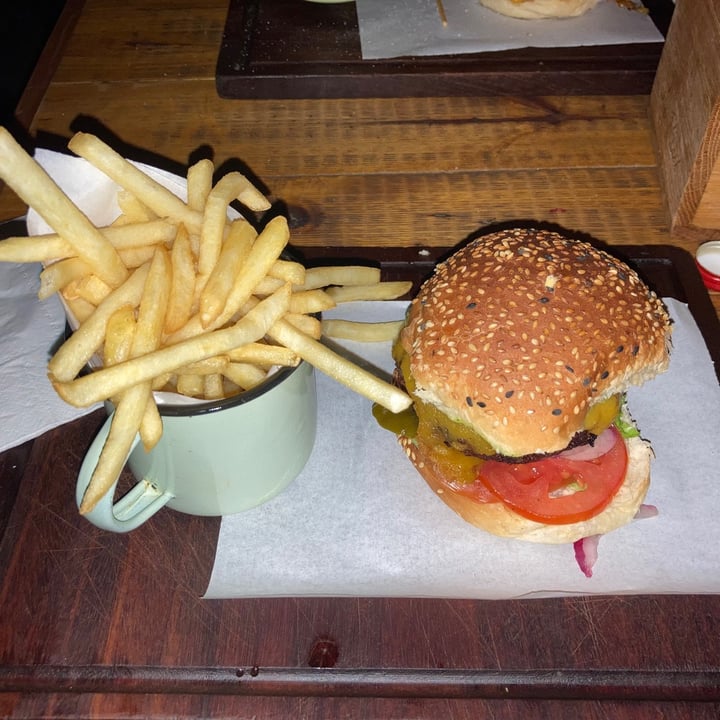 photo of Cafe Roux - Noordhoek Vegan Plant-based Beyond Meat Burger shared by @mailidyer on  25 Sep 2021 - review